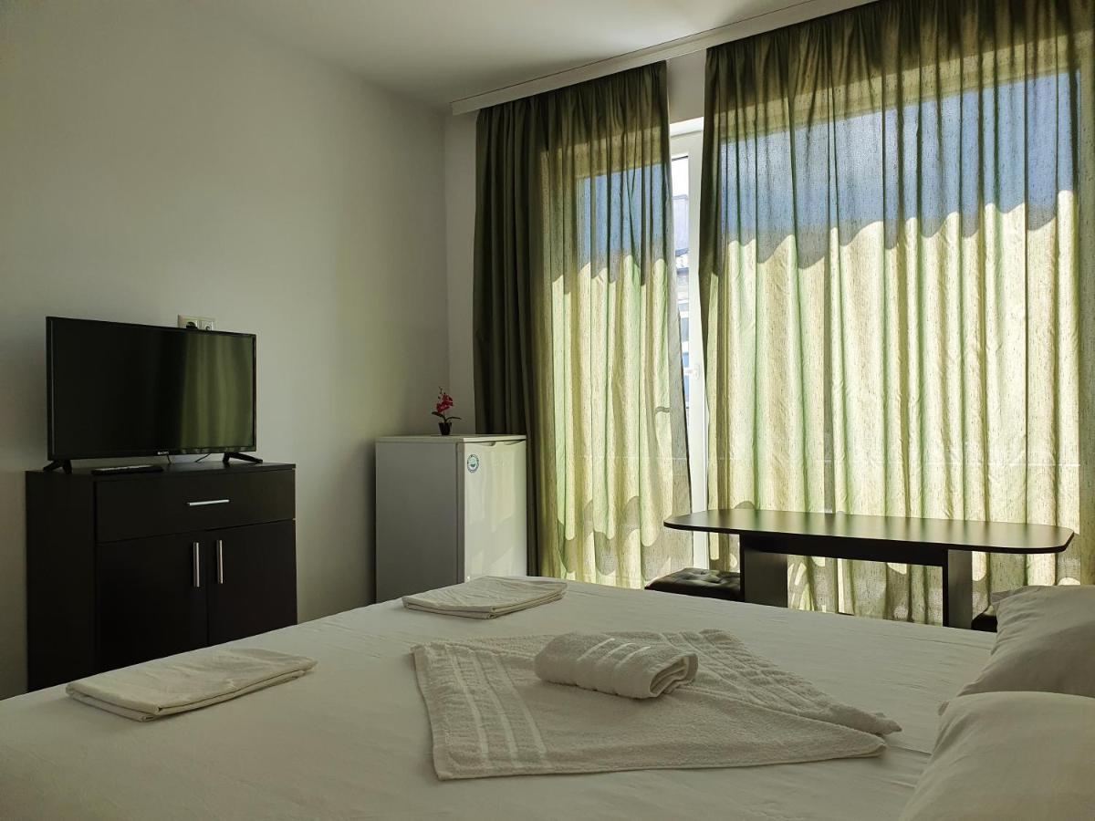 Family House Manolov Hotel Obzor Exterior photo