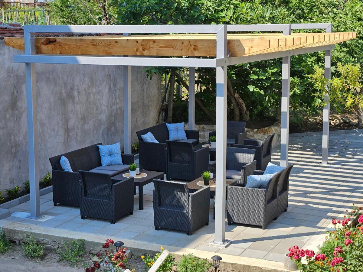 Family House Manolov Hotel Obzor Exterior photo