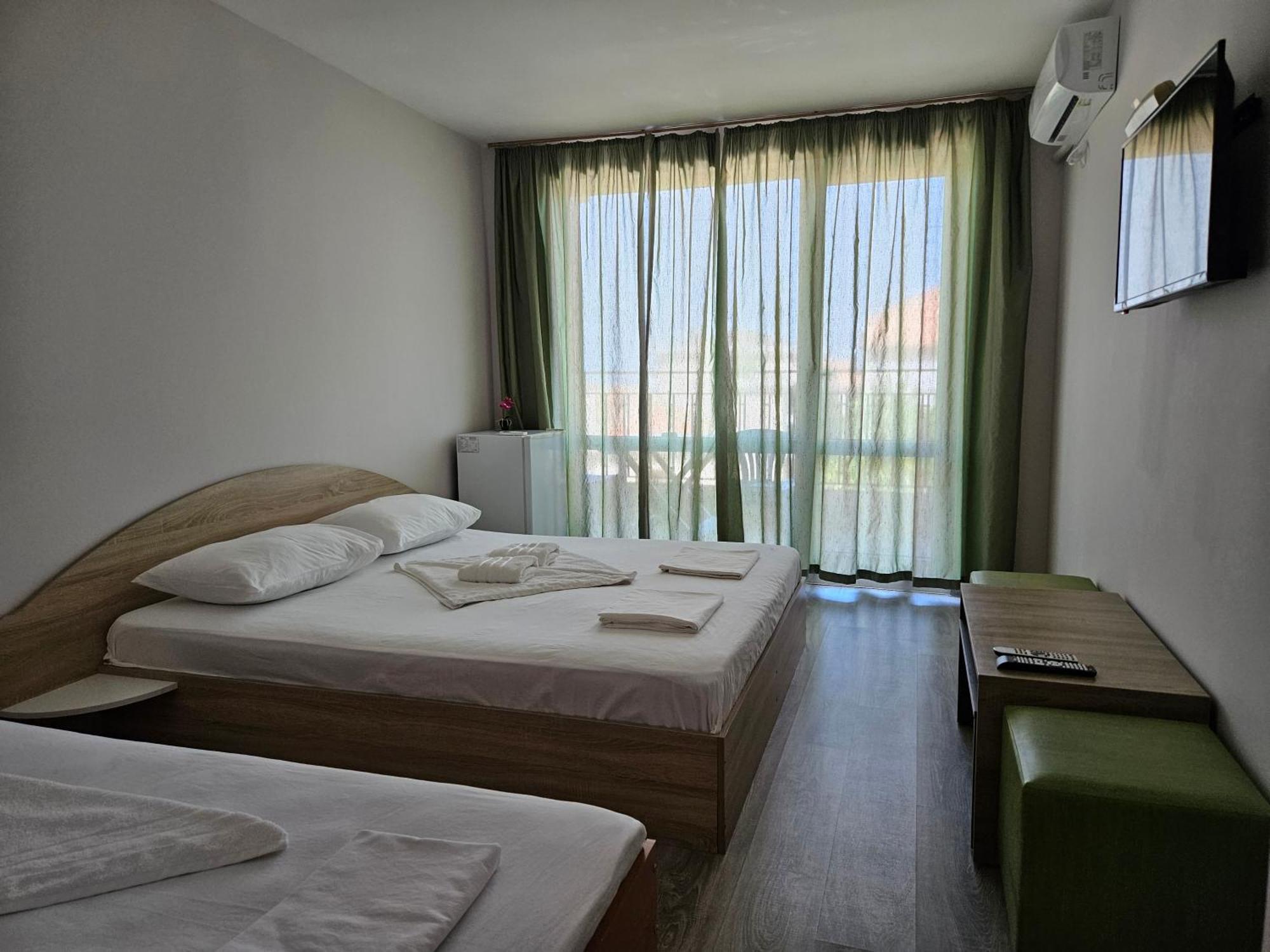 Family House Manolov Hotel Obzor Exterior photo