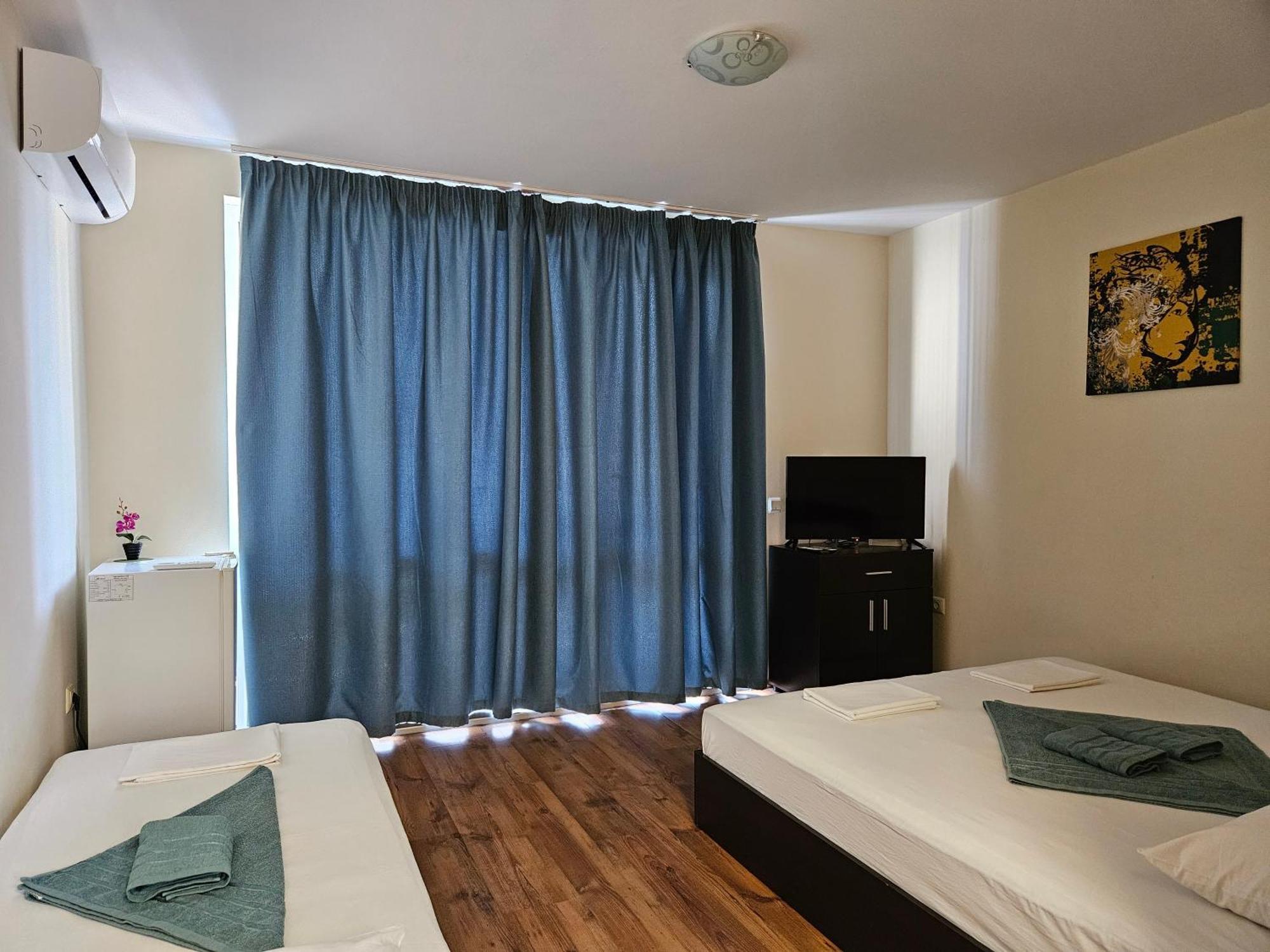 Family House Manolov Hotel Obzor Exterior photo