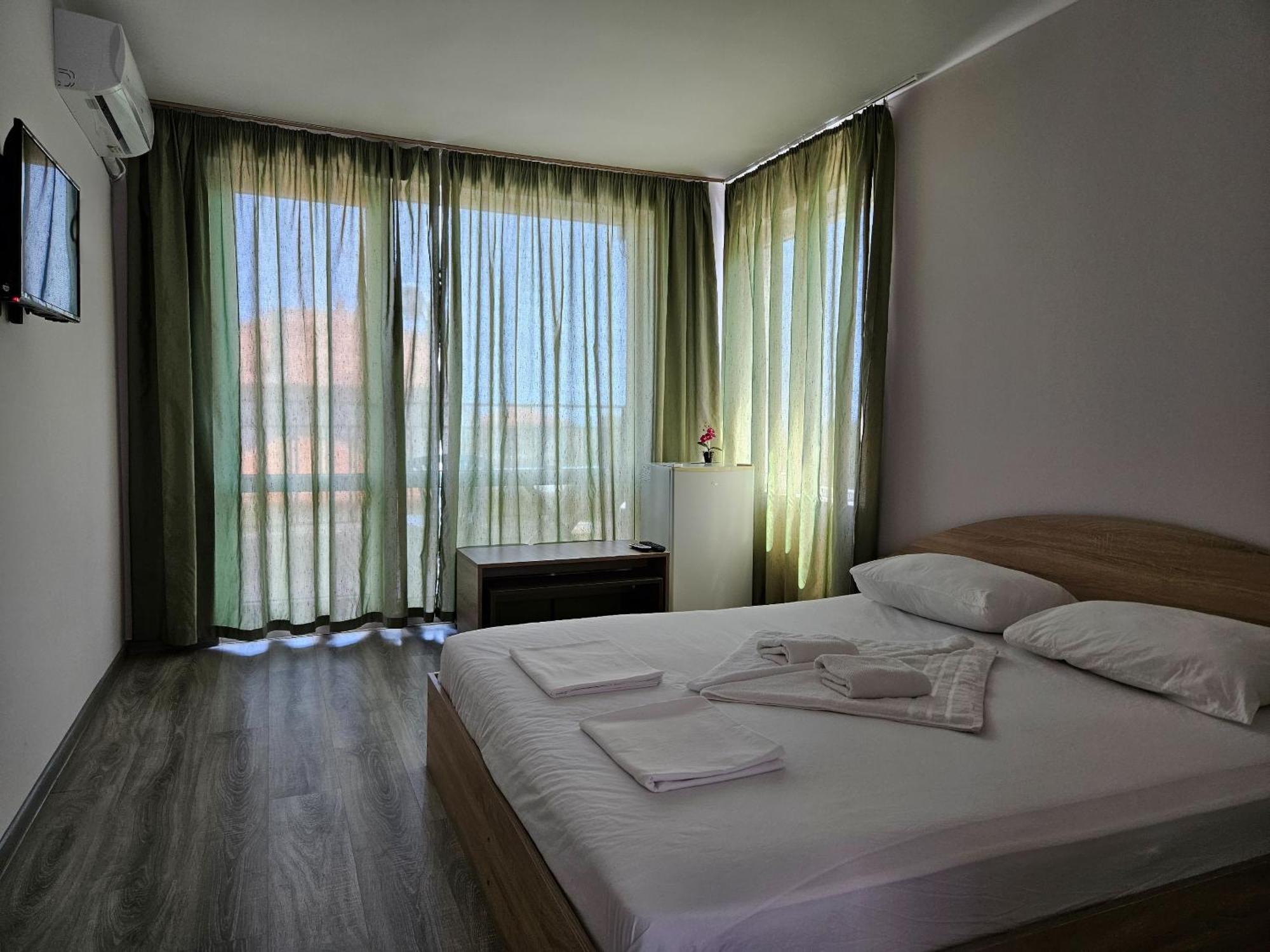 Family House Manolov Hotel Obzor Exterior photo
